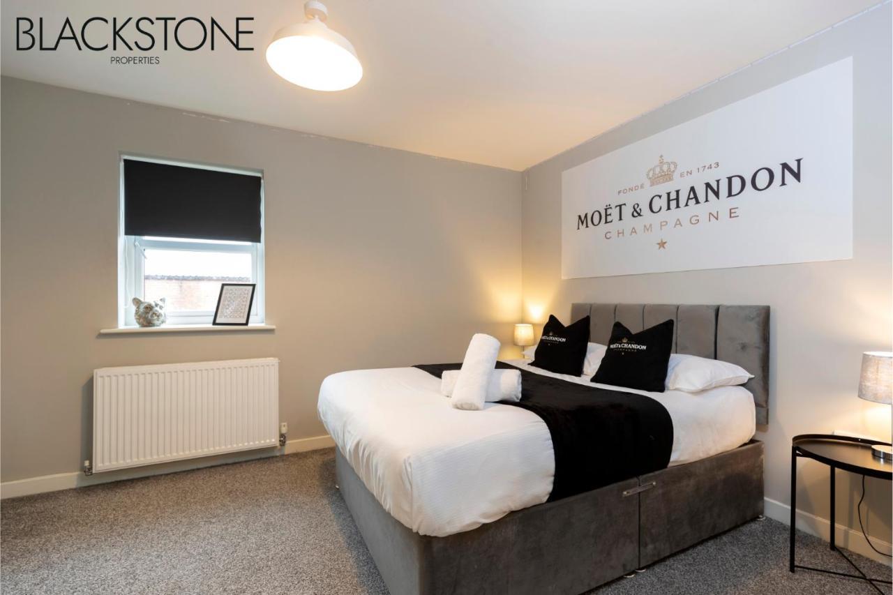Champagne House - 4 Bed 2 Sofa Beds By Bpne * Darlington (Durham)
