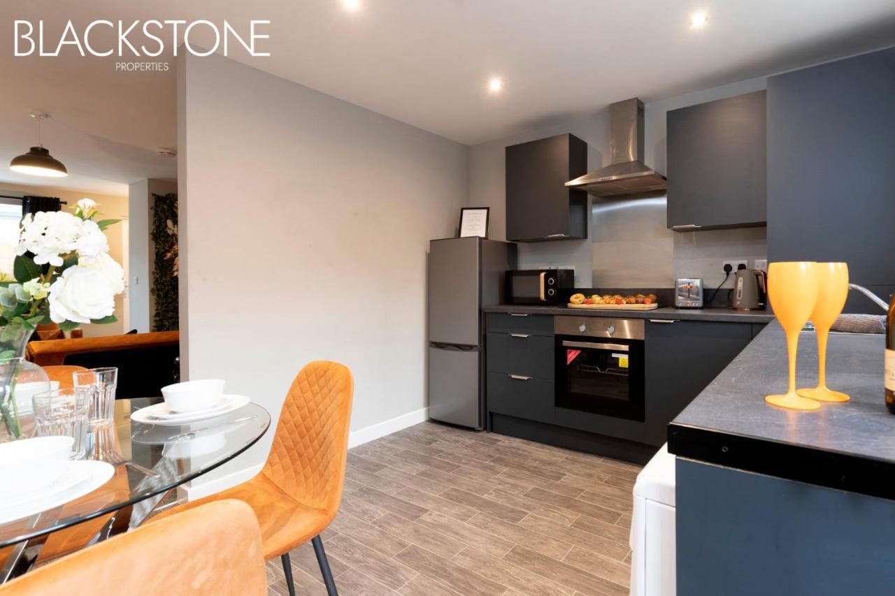 Champagne House - 4 Bed 2 Sofa Beds By Bpne Darlington (Durham)