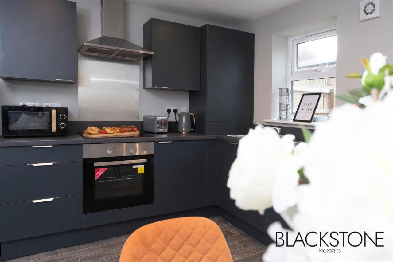 Champagne House - 4 Bed 2 Sofa Beds By Bpne * Darlington (Durham)