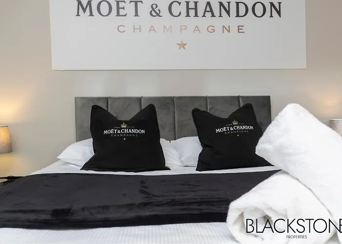 Champagne House - 4 Bed Property Plus 2 Sofa Beds By Bpne