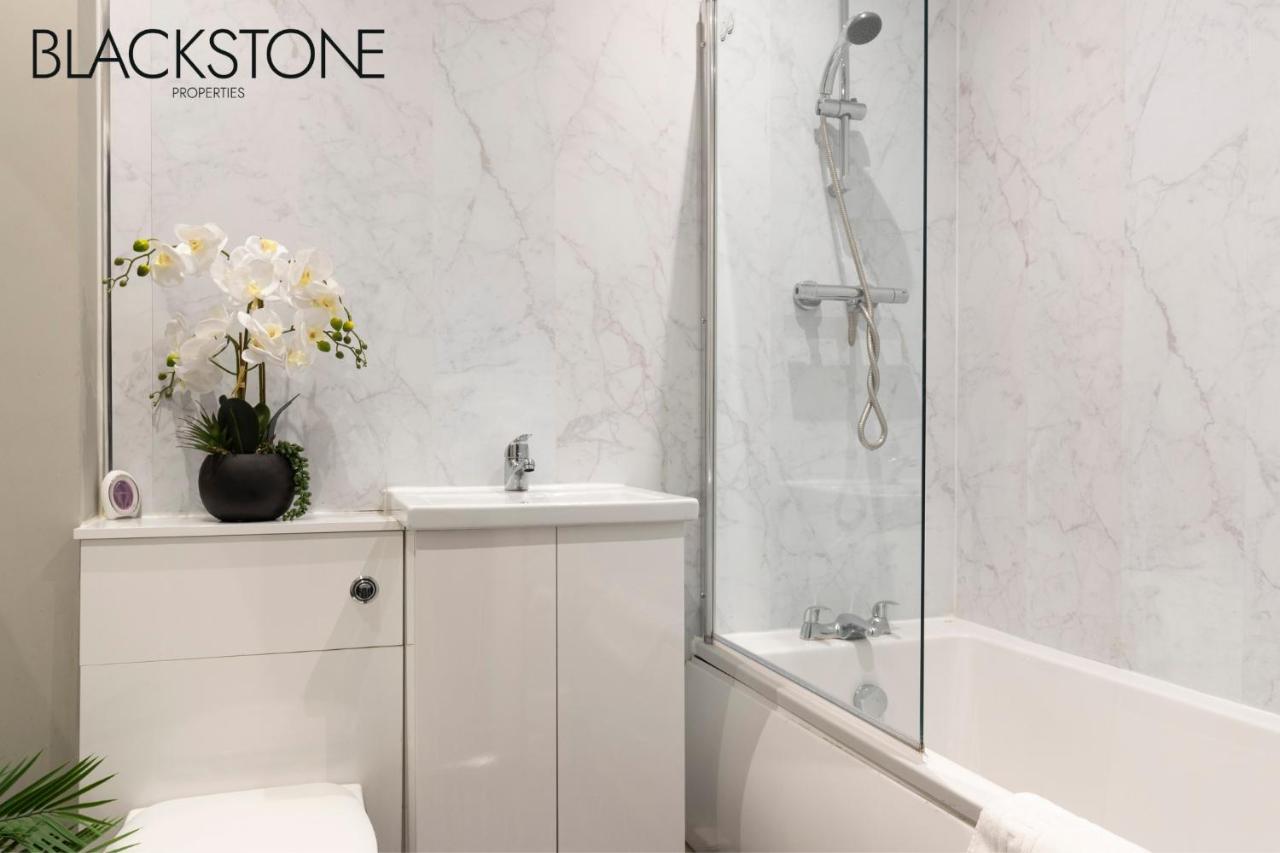 Champagne House - 4 Bed 2 Sofa Beds By Bpne * Darlington (Durham)