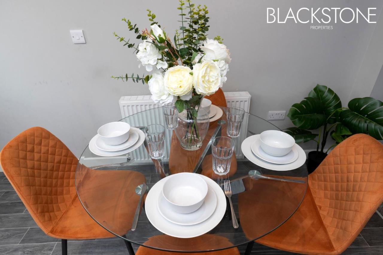 Champagne House - 4 Bed 2 Sofa Beds By Bpne Holiday home Darlington (Durham)