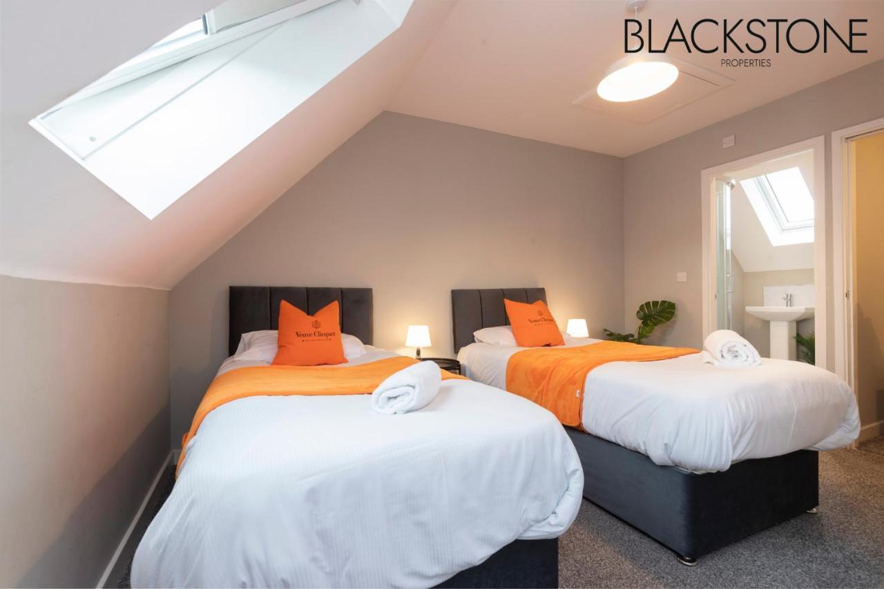 Champagne House - 4 Bed 2 Sofa Beds By Bpne Darlington (Durham)