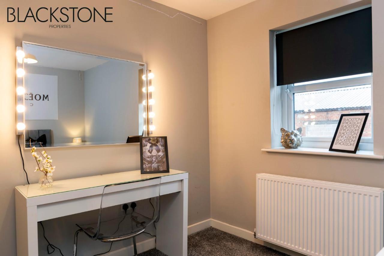 Champagne House - 4 Bed 2 Sofa Beds By Bpne Holiday home Darlington (Durham)