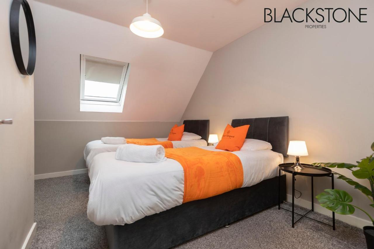 Champagne House - 4 Bed 2 Sofa Beds By Bpne Holiday home Darlington (Durham)
